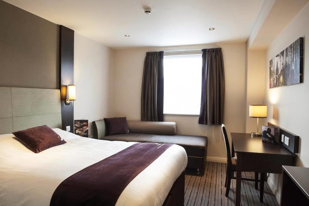 Premier Inn London Croydon West - Purley A23 Exteriör bild